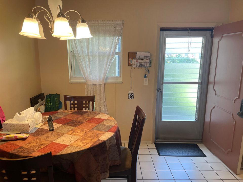 For Sale: $99,900 (2 beds, 1 baths, 901 Square Feet)