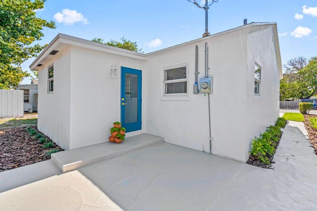 For Sale: $499,900 (3 beds, 1 baths, 1158 Square Feet)