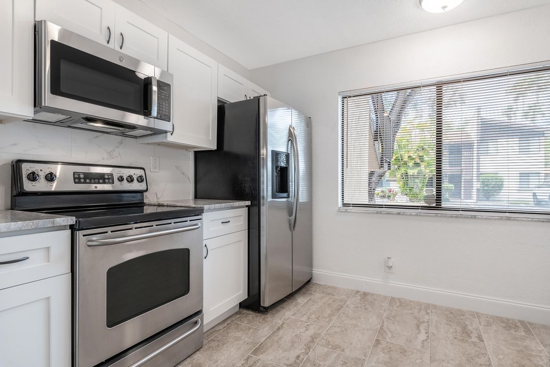 For Sale: $199,900 (2 beds, 2 baths, 1019 Square Feet)