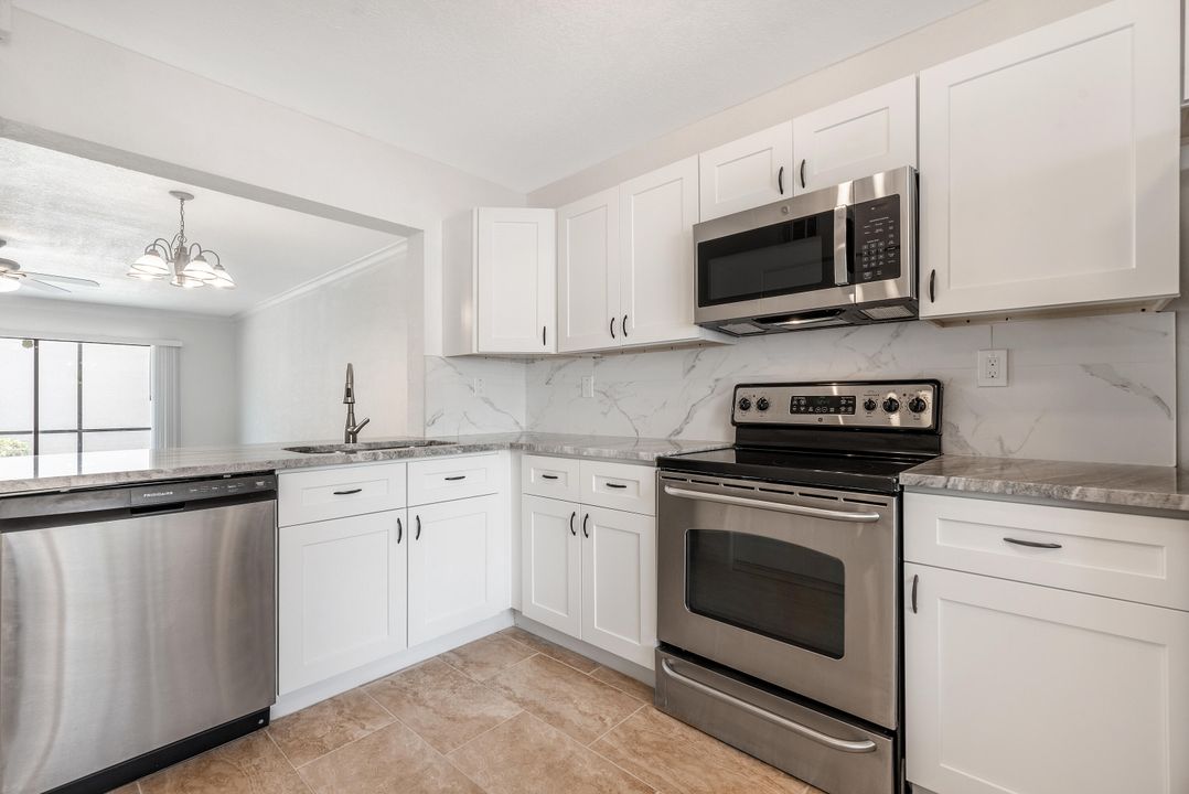 For Sale: $189,900 (2 beds, 2 baths, 1019 Square Feet)