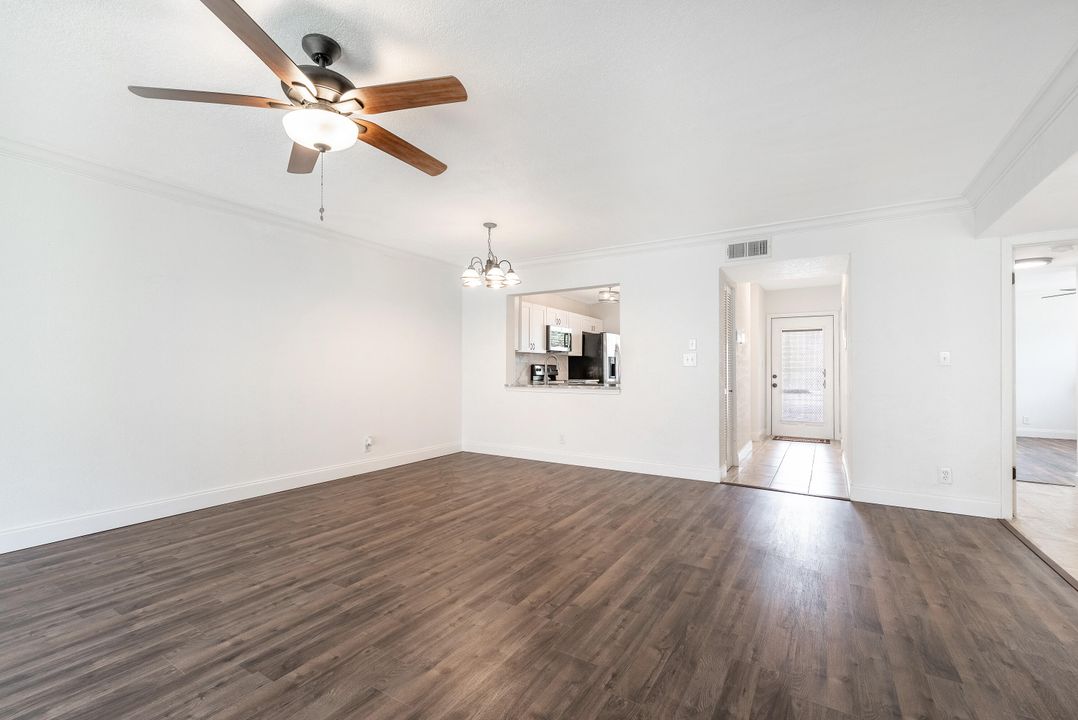 For Sale: $189,900 (2 beds, 2 baths, 1019 Square Feet)