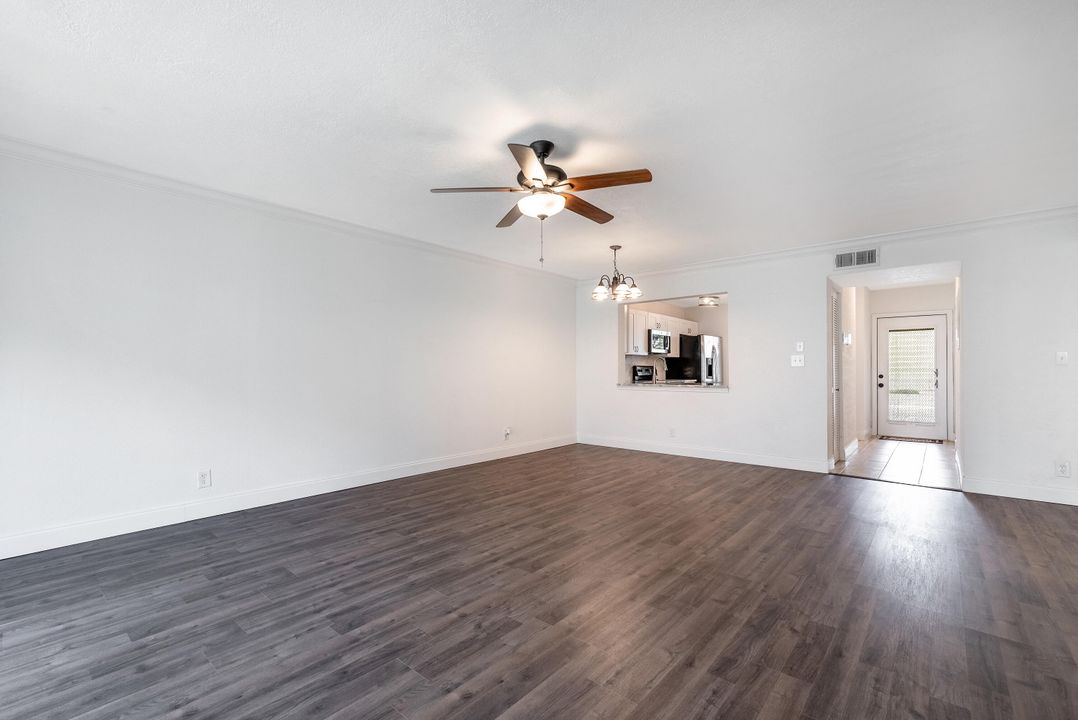 For Sale: $199,900 (2 beds, 2 baths, 1019 Square Feet)