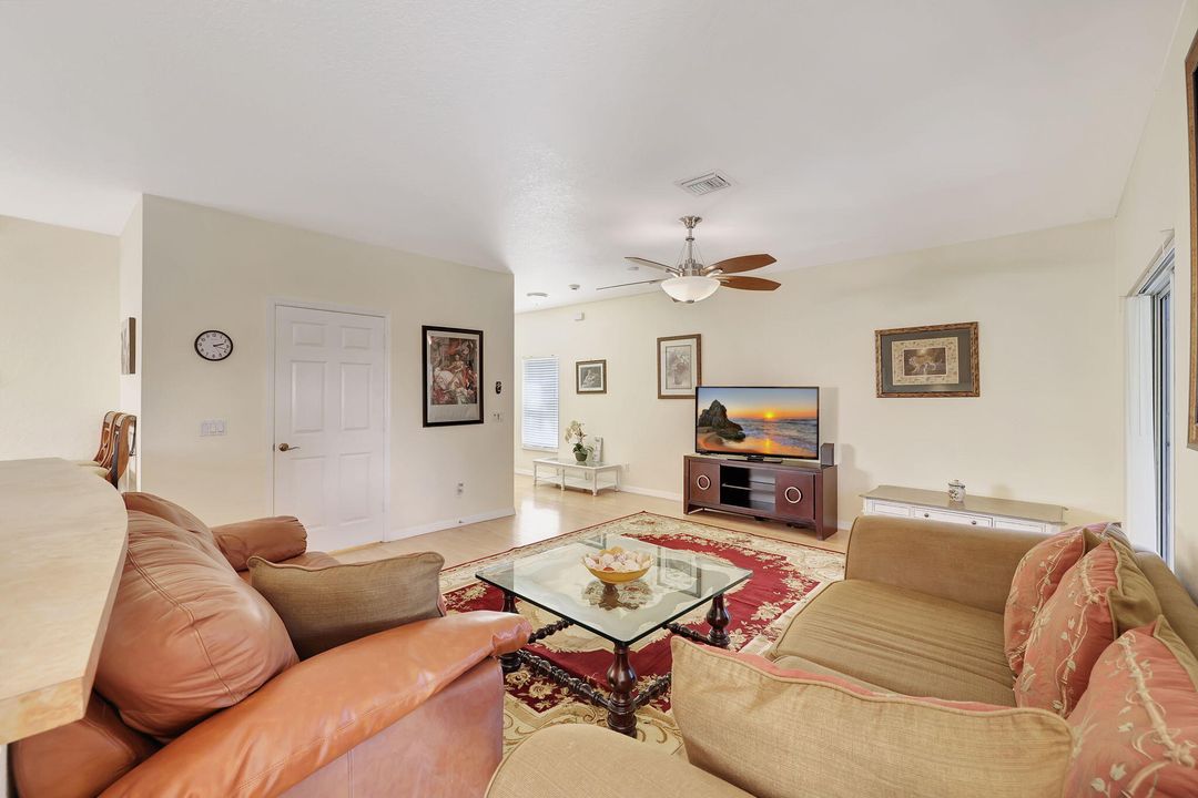 For Sale: $359,000 (3 beds, 2 baths, 1705 Square Feet)