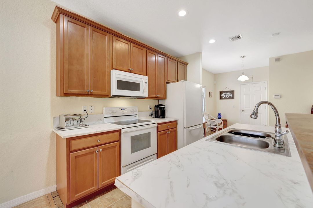 For Sale: $359,000 (3 beds, 2 baths, 1705 Square Feet)
