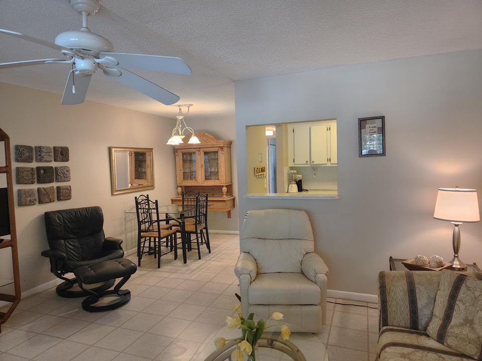 For Sale: $104,000 (1 beds, 1 baths, 532 Square Feet)