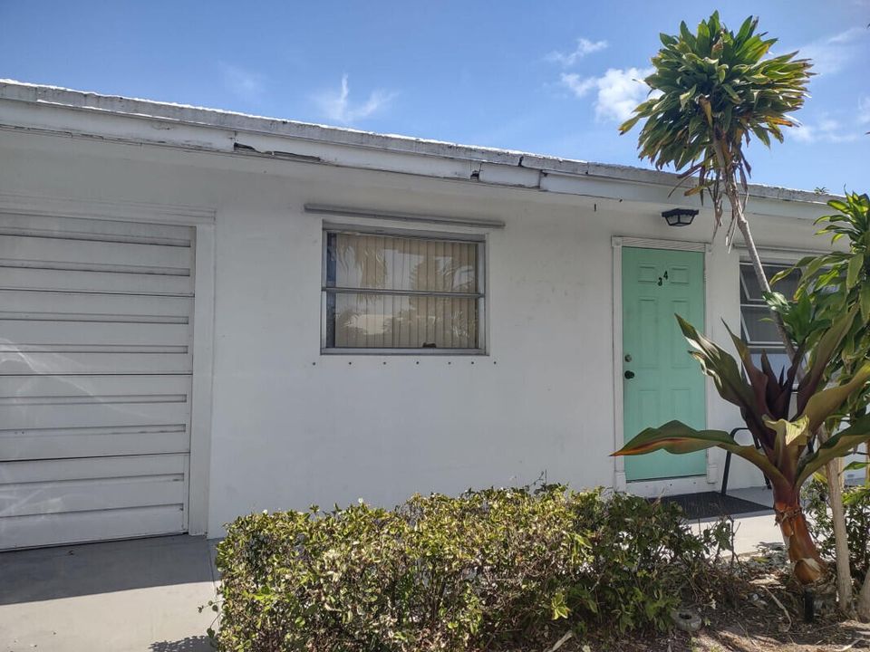 Recently Sold: $132,400 (2 beds, 1 baths, 872 Square Feet)