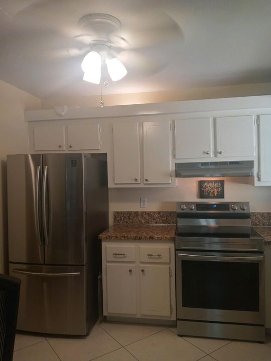 For Sale: $249,999 (2 beds, 2 baths, 920 Square Feet)