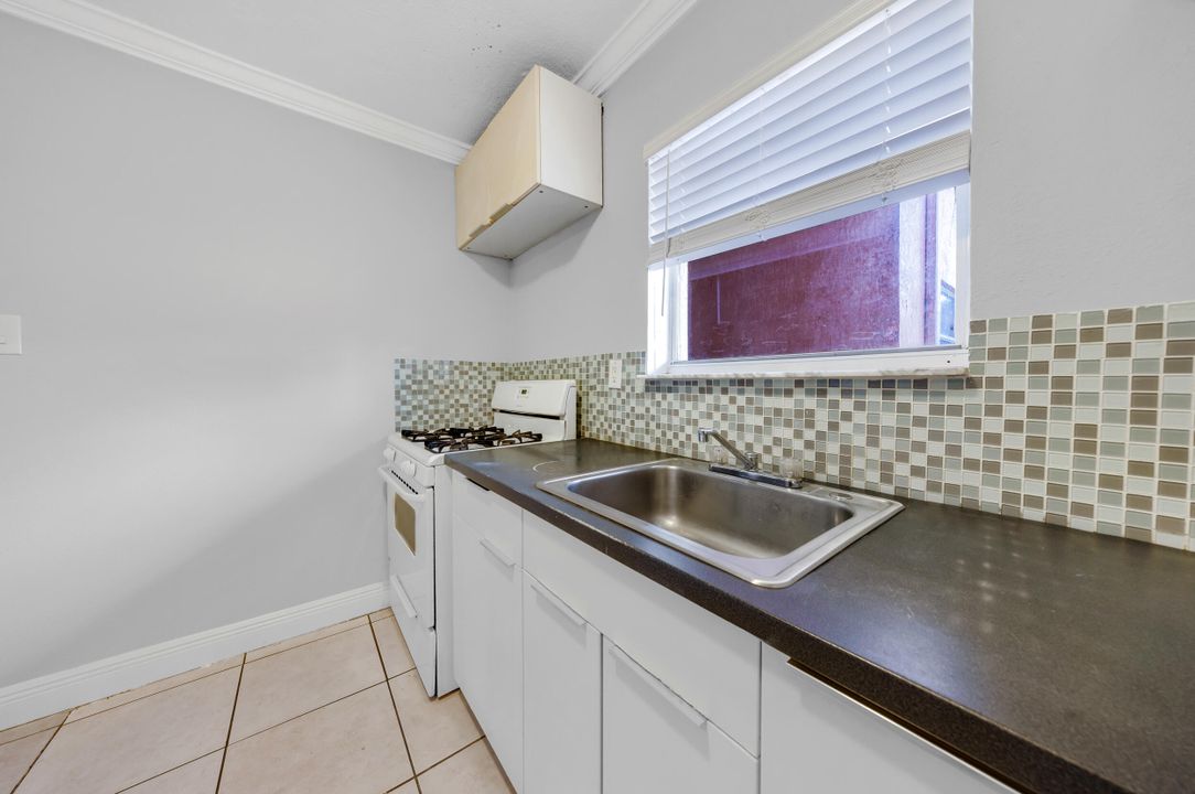 Active With Contract: $200,000 (2 beds, 1 baths, 799 Square Feet)