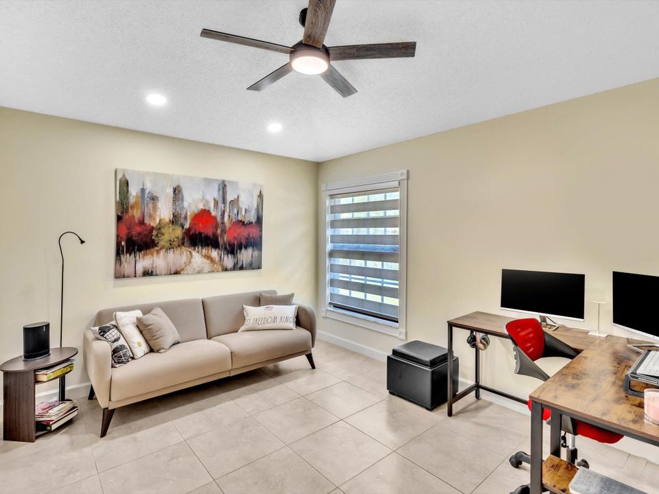 For Sale: $375,000 (3 beds, 2 baths, 1977 Square Feet)