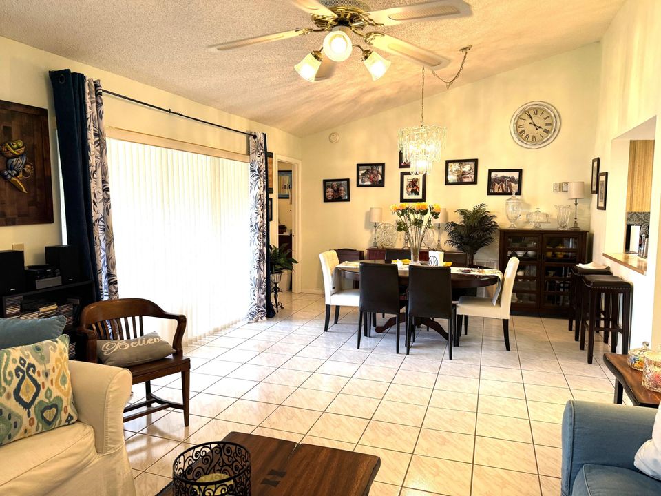 For Sale: $314,900 (2 beds, 2 baths, 1192 Square Feet)