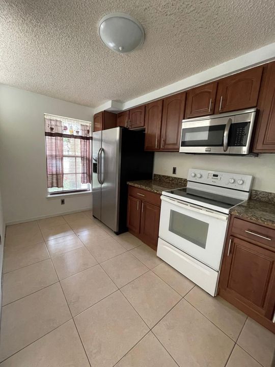 For Sale: $335,000 (2 beds, 1 baths, 1110 Square Feet)