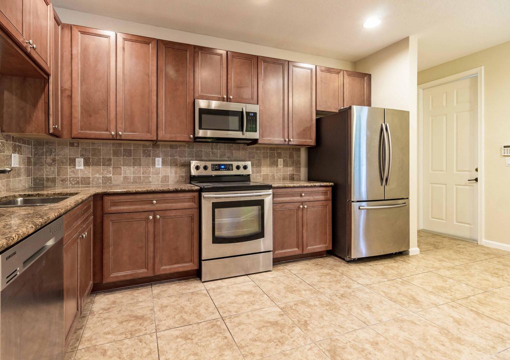Active With Contract: $3,200 (3 beds, 2 baths, 1779 Square Feet)