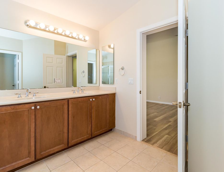 Active With Contract: $3,200 (3 beds, 2 baths, 1779 Square Feet)