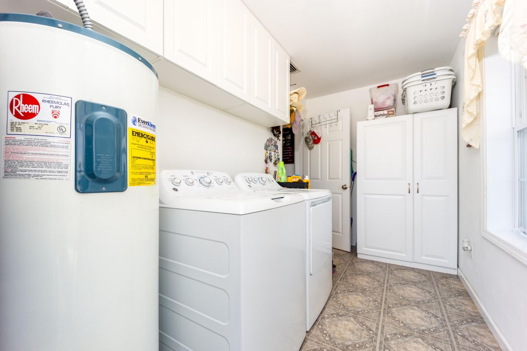 Active With Contract: $700,000 (3 beds, 2 baths, 1858 Square Feet)