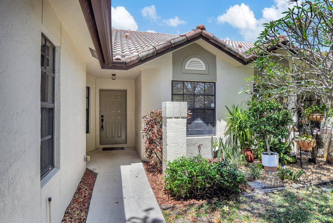 Active With Contract: $569,500 (3 beds, 2 baths, 1442 Square Feet)