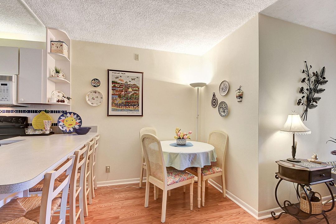 Active With Contract: $139,000 (2 beds, 1 baths, 682 Square Feet)