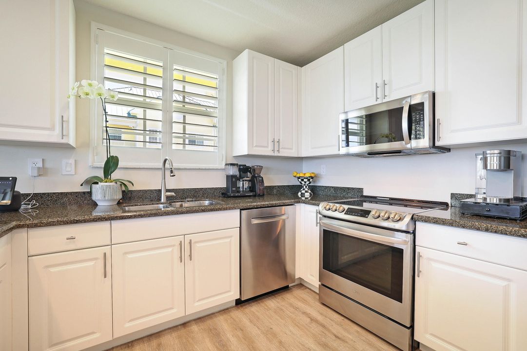 For Sale: $989,000 (3 beds, 2 baths, 2104 Square Feet)