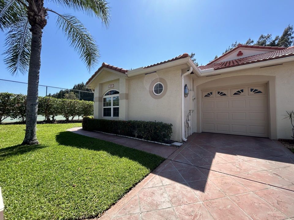 For Sale: $400,000 (3 beds, 2 baths, 1635 Square Feet)
