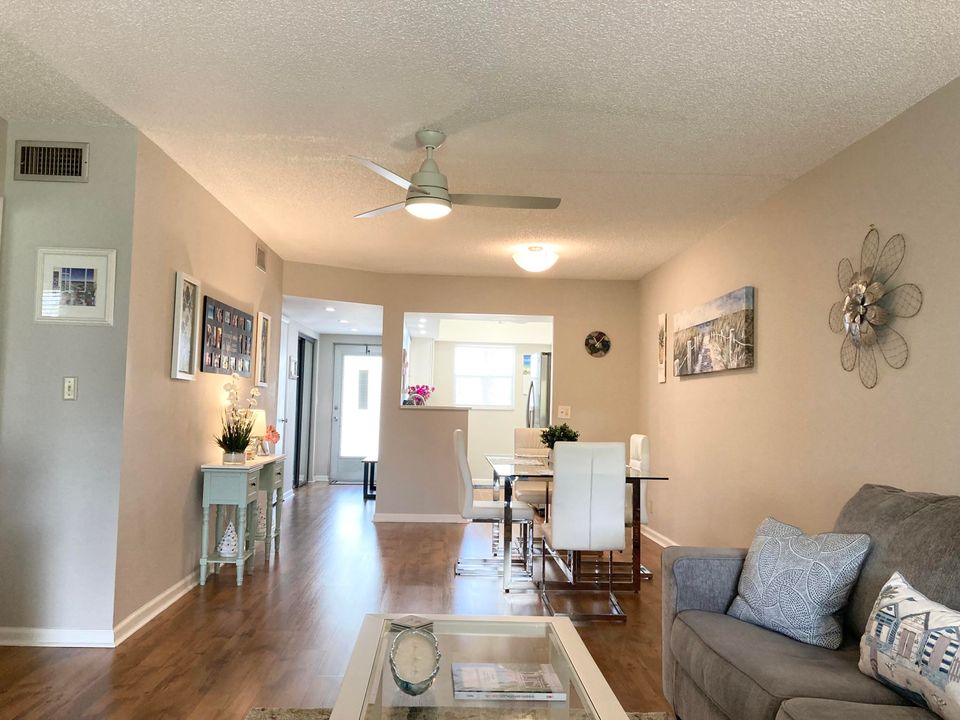 For Sale: $229,000 (2 beds, 2 baths, 1013 Square Feet)