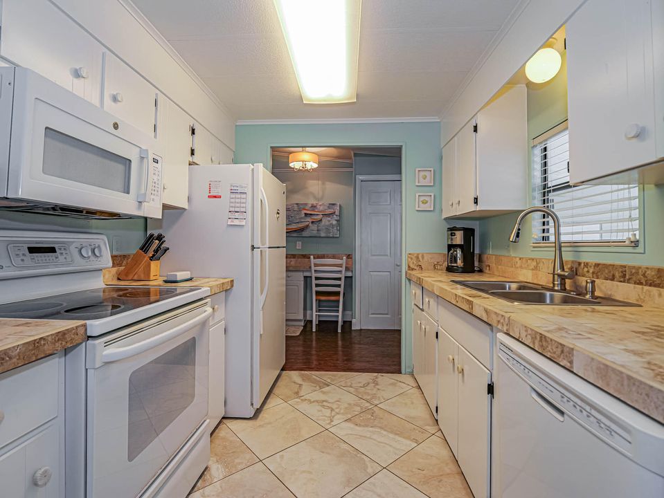For Sale: $220,000 (2 beds, 2 baths, 1209 Square Feet)