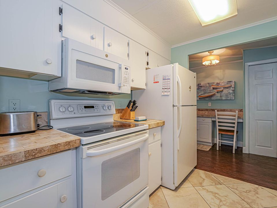 For Sale: $220,000 (2 beds, 2 baths, 1209 Square Feet)