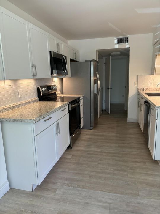 For Rent: $2,300 (2 beds, 2 baths, 1101 Square Feet)
