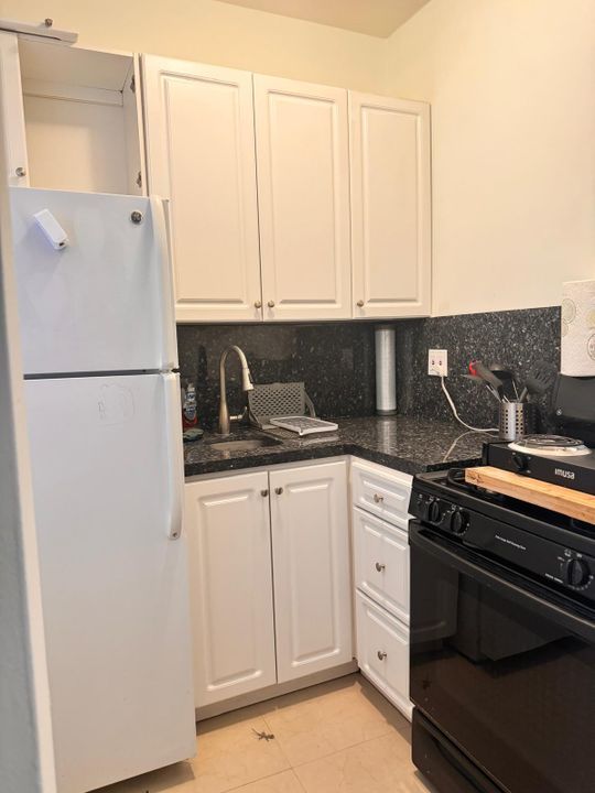 For Rent: $1,950 (1 beds, 1 baths, 400 Square Feet)