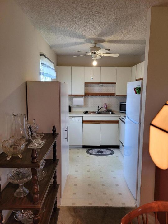 For Sale: $135,000 (1 beds, 1 baths, 800 Square Feet)