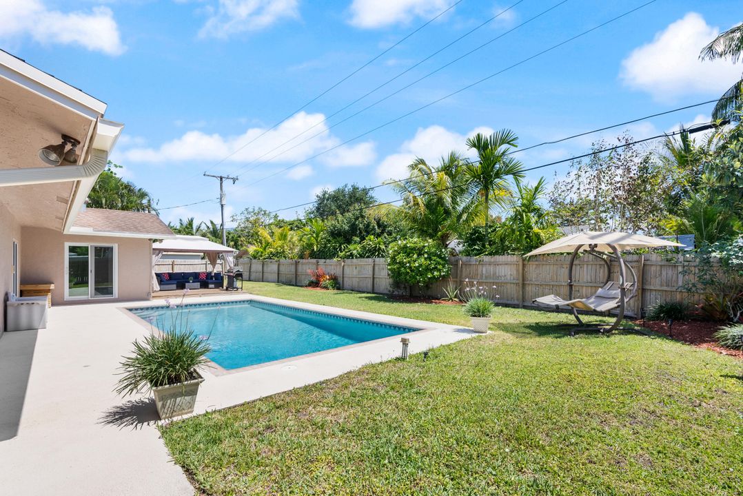 For Sale: $850,000 (3 beds, 2 baths, 1998 Square Feet)