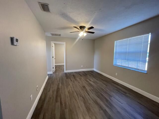 Active With Contract: $1,550 (3 beds, 1 baths, 1100 Square Feet)