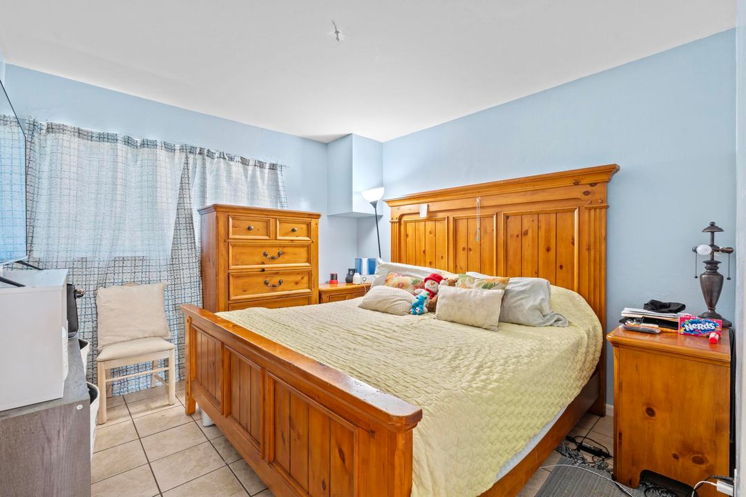 En Venta: $385,000 (4 camas, 2 baños, 1060 Pies cuadrados)