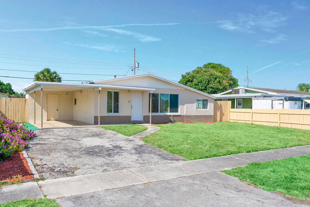 For Sale: $385,000 (4 beds, 2 baths, 1060 Square Feet)