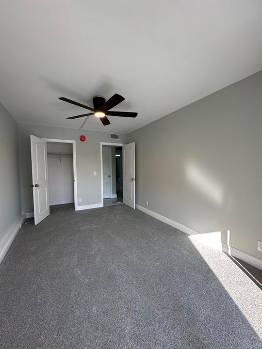 For Sale: $249,000 (2 beds, 2 baths, 916 Square Feet)
