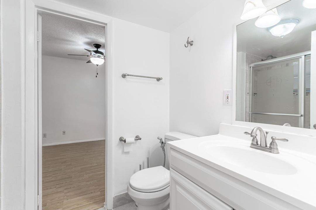 Active With Contract: $2,300 (2 beds, 2 baths, 976 Square Feet)