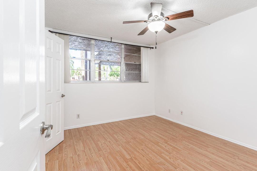 Active With Contract: $2,300 (2 beds, 2 baths, 976 Square Feet)