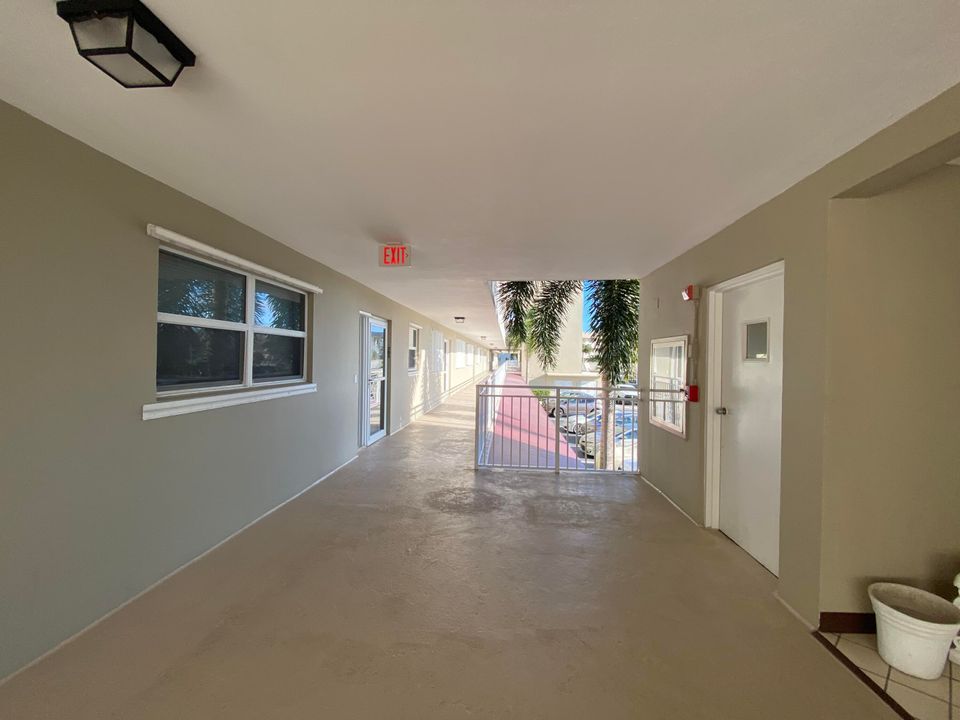 Active With Contract: $400,000 (2 beds, 2 baths, 1323 Square Feet)