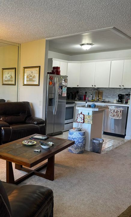 For Sale: $110,000 (1 beds, 1 baths, 702 Square Feet)