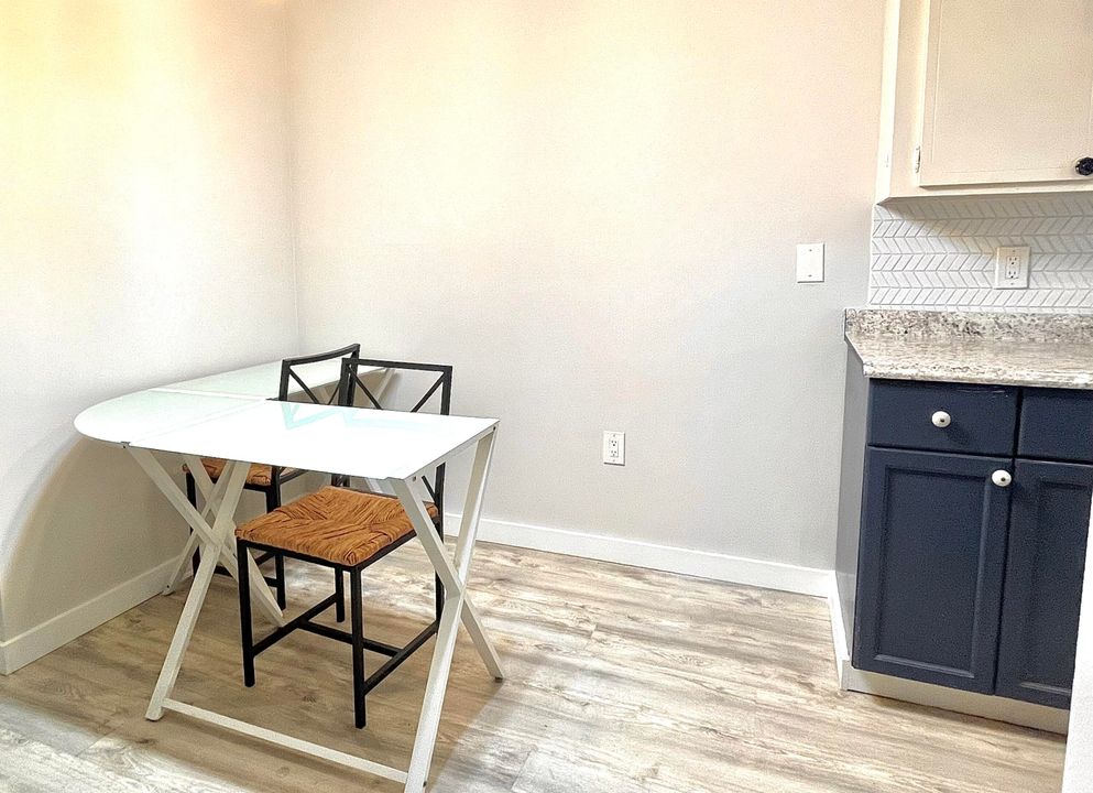 Active With Contract: $149,000 (1 beds, 1 baths, 620 Square Feet)