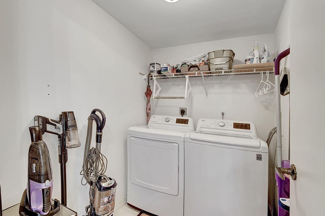 For Sale: $380,000 (2 beds, 2 baths, 1211 Square Feet)