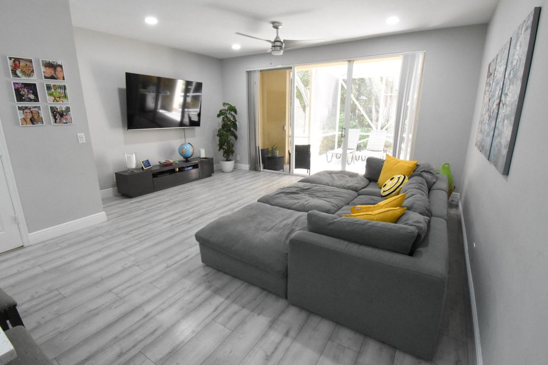 For Sale: $449,000 (3 beds, 2 baths, 1594 Square Feet)
