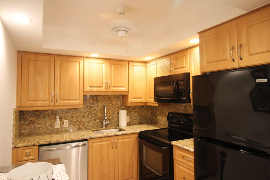 For Sale: $169,000 (2 beds, 1 baths, 840 Square Feet)