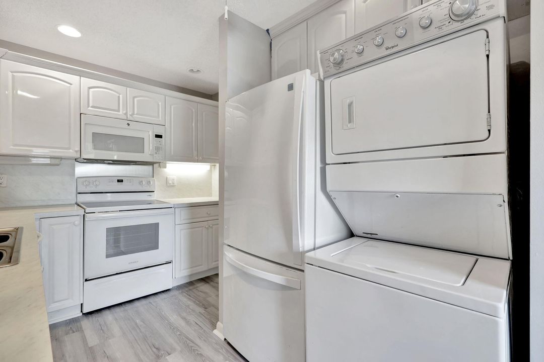 For Sale: $253,000 (2 beds, 2 baths, 1228 Square Feet)