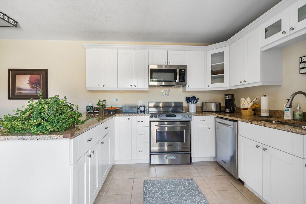 For Sale: $319,000 (2 beds, 2 baths, 1288 Square Feet)
