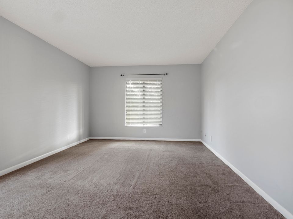 For Rent: $2,100 (3 beds, 2 baths, 1468 Square Feet)