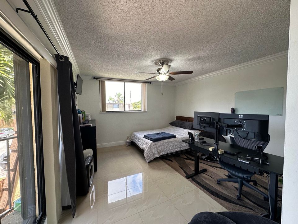 Active With Contract: $2,500 (2 beds, 2 baths, 1183 Square Feet)