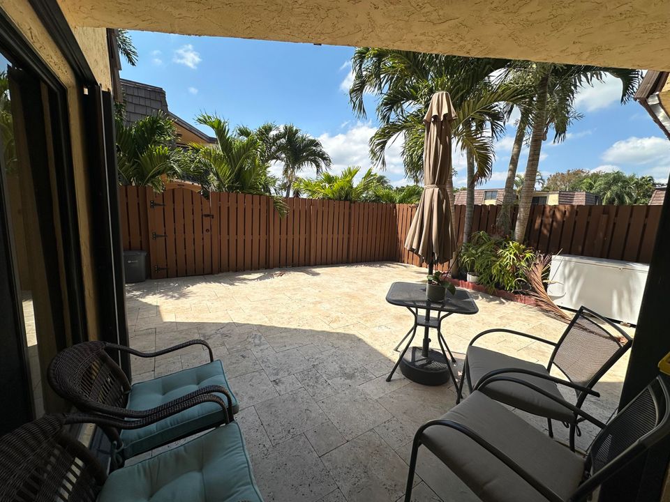 Active With Contract: $2,500 (2 beds, 2 baths, 1183 Square Feet)