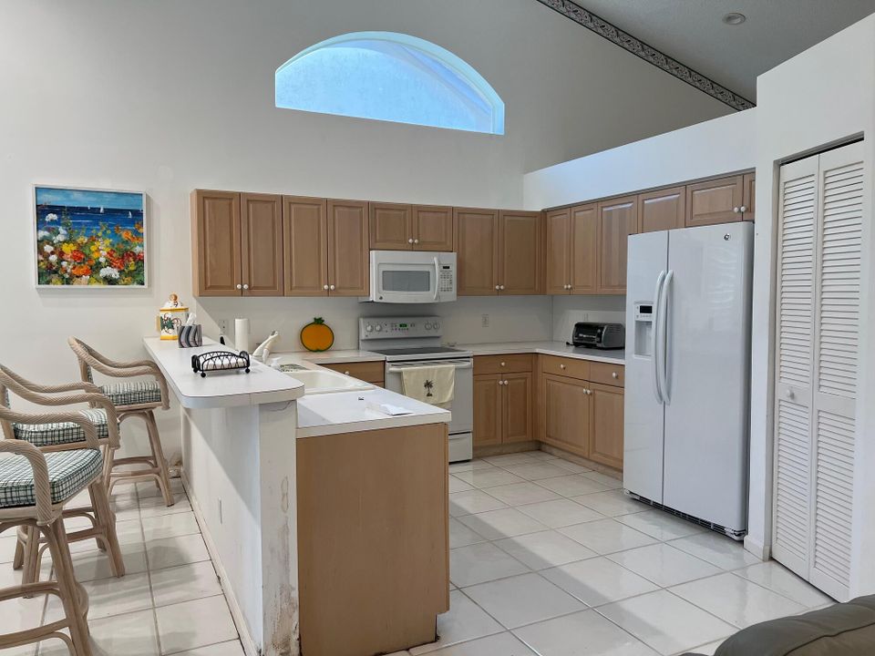 For Sale: $329,000 (3 beds, 2 baths, 2095 Square Feet)