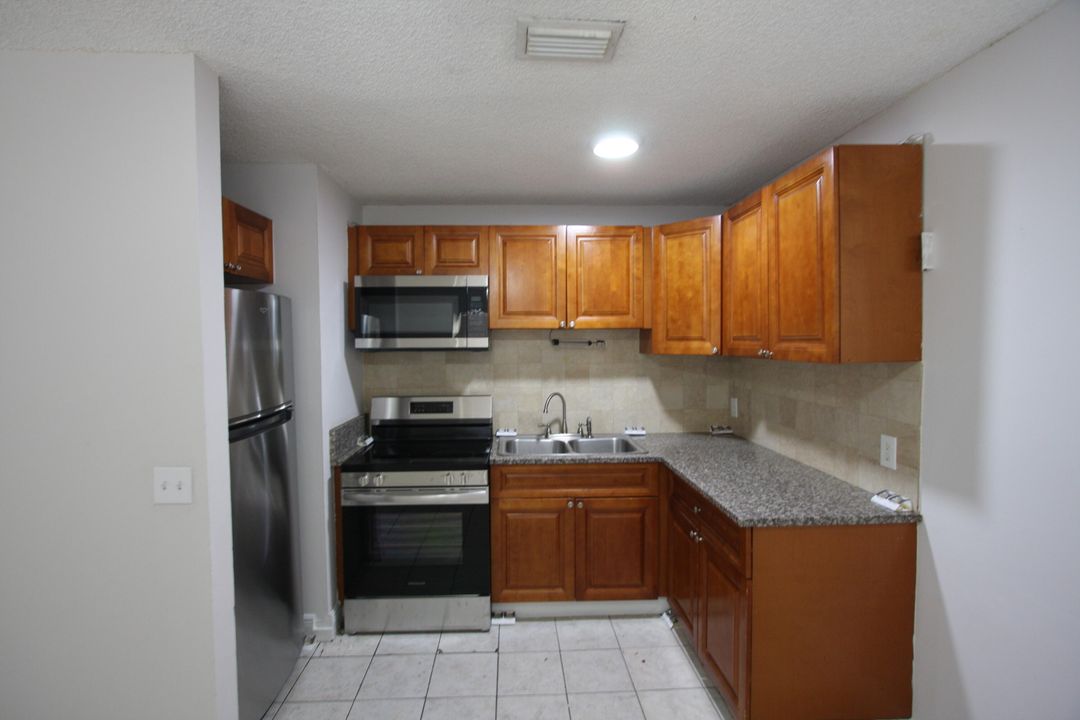 For Rent: $2,000 (2 beds, 1 baths, 760 Square Feet)