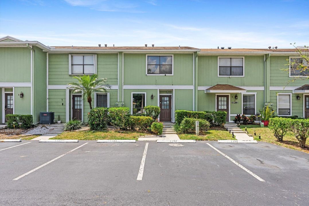 Active With Contract: $284,990 (2 beds, 1 baths, 1162 Square Feet)