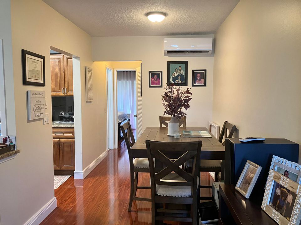 For Sale: $127,000 (1 beds, 1 baths, 570 Square Feet)